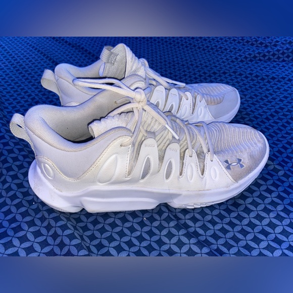 Womens Basketball Shoes, size 10, dont stink, and used for 1 basketball season. - Picture 2 of 5